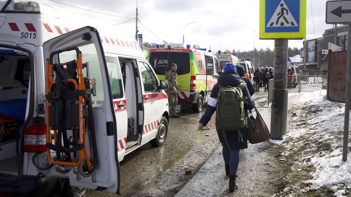 Lidé Rusům nevěří, že dodrží příměří, popisuje evakuaci z Irpině korespondent Novinek